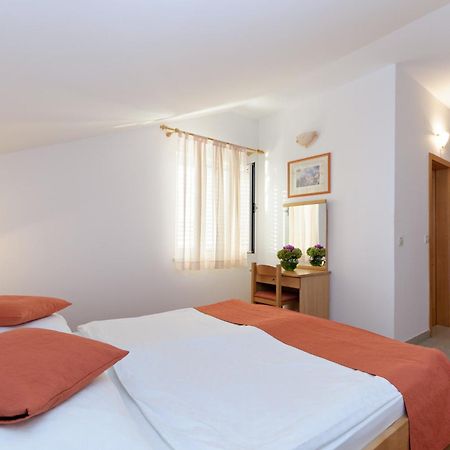 Hotel Epario Lopar Exterior photo